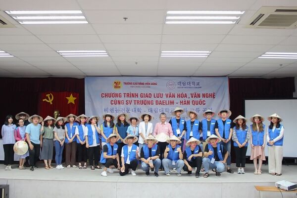 Giao lưu văn hóa với Đại học Viễn Đông