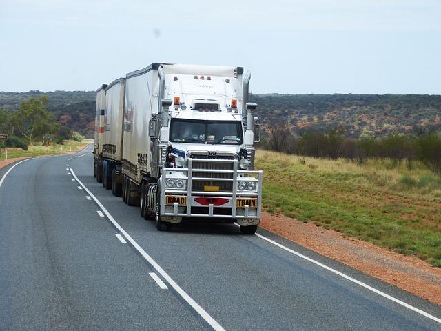 Free Semi-Trailer Truck photo and picture