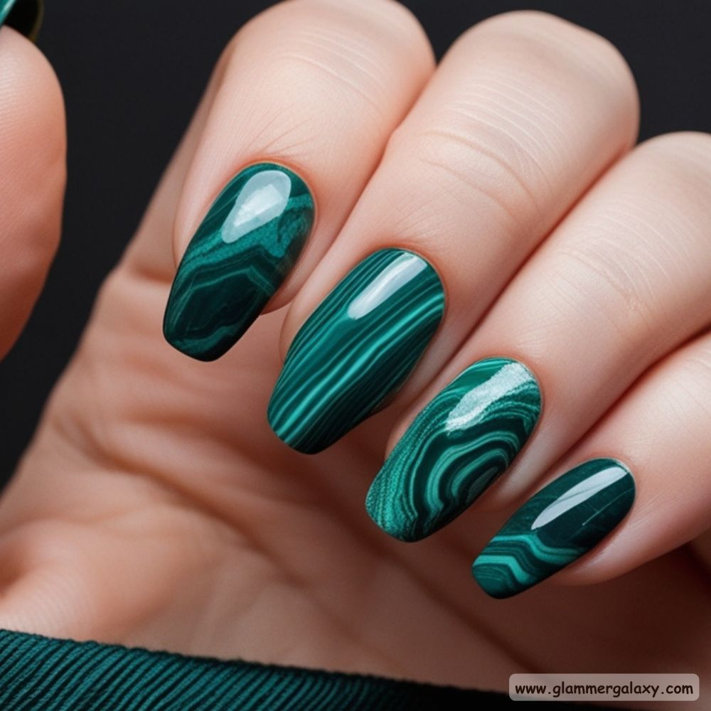 Winter and Fall Dark Green Nails having Earthy Textures

