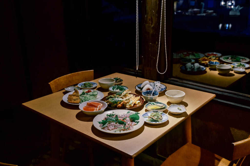 Préparation d'un repas japonais sur l'île d'Ojika à Nagasaki