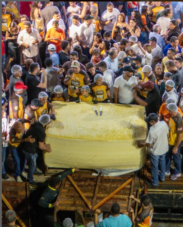 Jaguaribe quebra recorde mundial e produz o maior queijo coalho do mundo com 2.703 kg