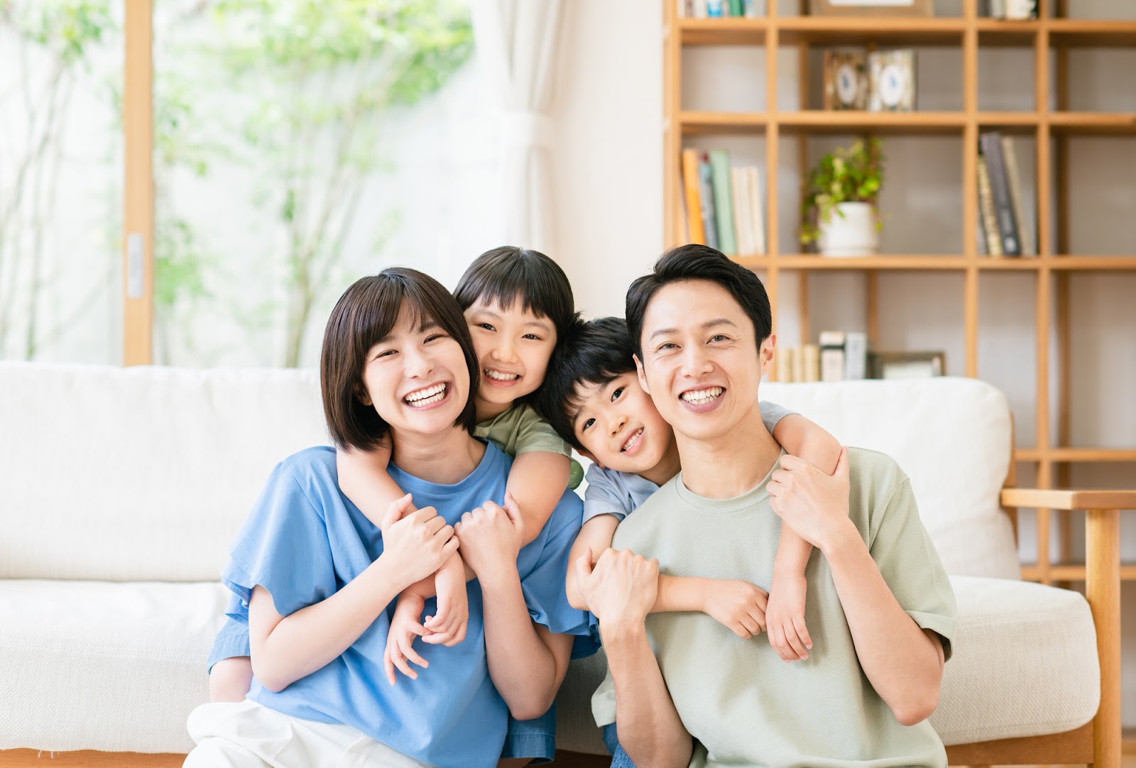株式会社CFLが提案する安心できる家づくりのあるべき姿を表現する家族の笑顔