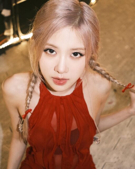 This contain an image of BLACKPINK Rosé