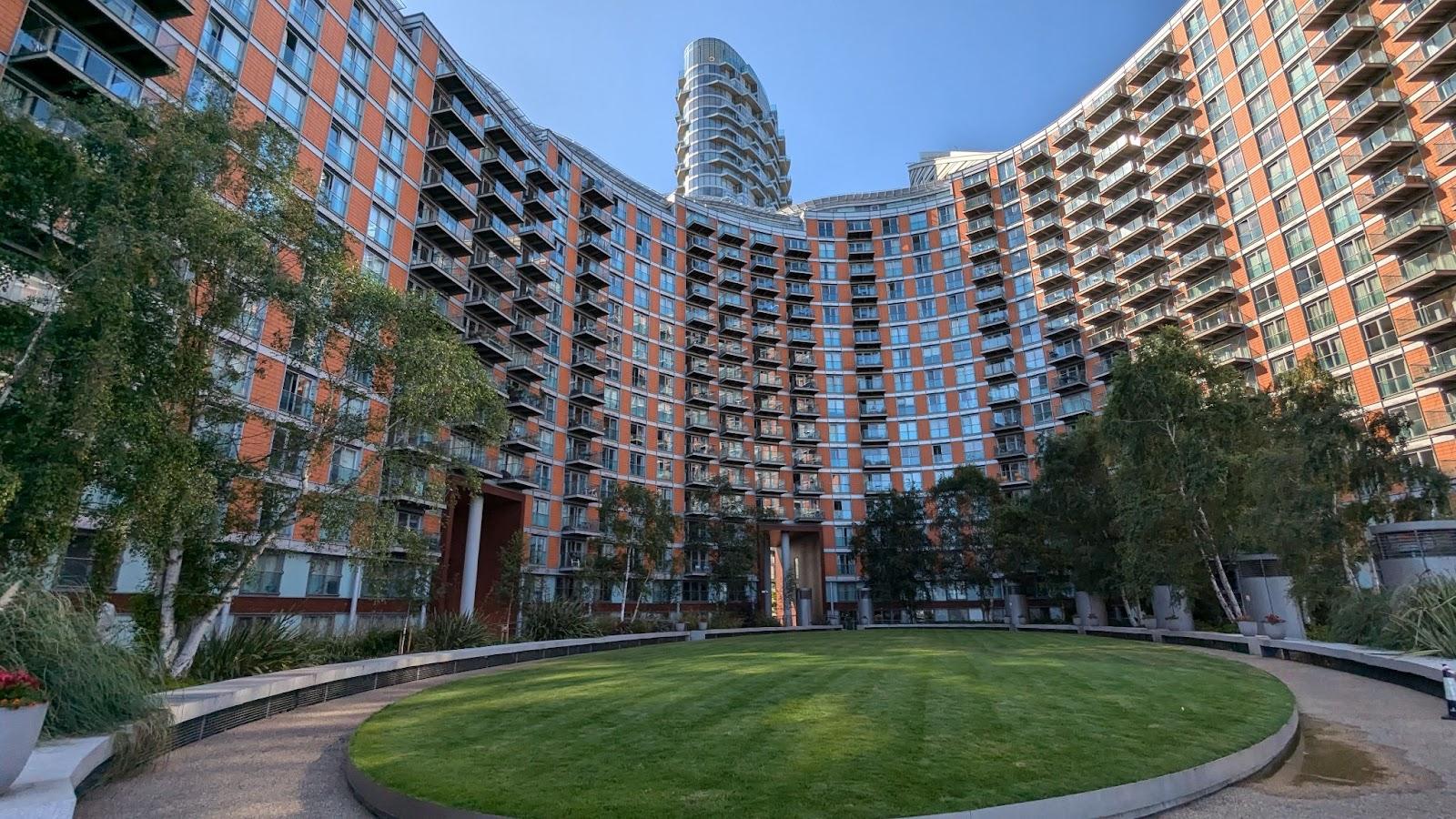 A large building with a lawn in front of it

AI-generated content may be incorrect.