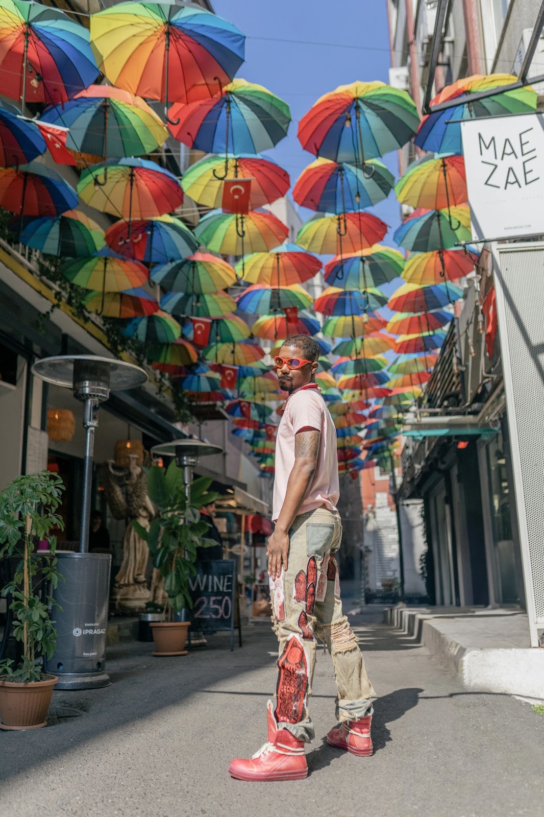 Under Karaköy’s colors, style meets street charm.