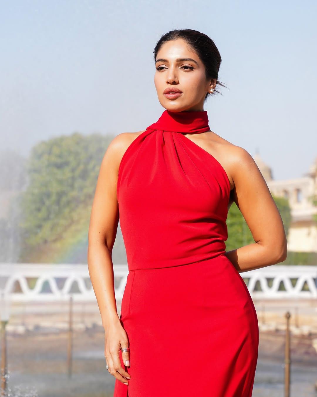 A person in a red dress

AI-generated content may be incorrect.
