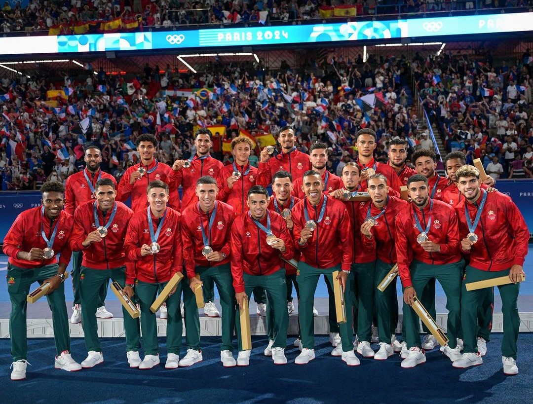 Equipe da Espanha com as medalhas de ouro