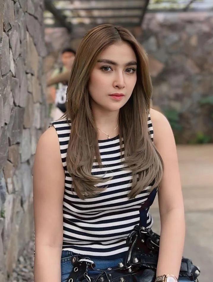 Cewek Indo Memesona dengan Dress Manis, cewek berdress, gadis cantik, wanita imut