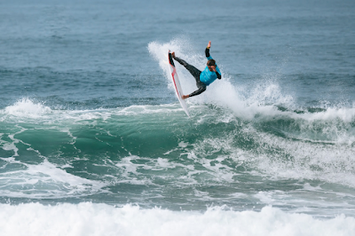 Samuel Pupo bateu todos os recordes na vitória sobre Mateus Herdy (Foto: @WSL / Manel Geada)