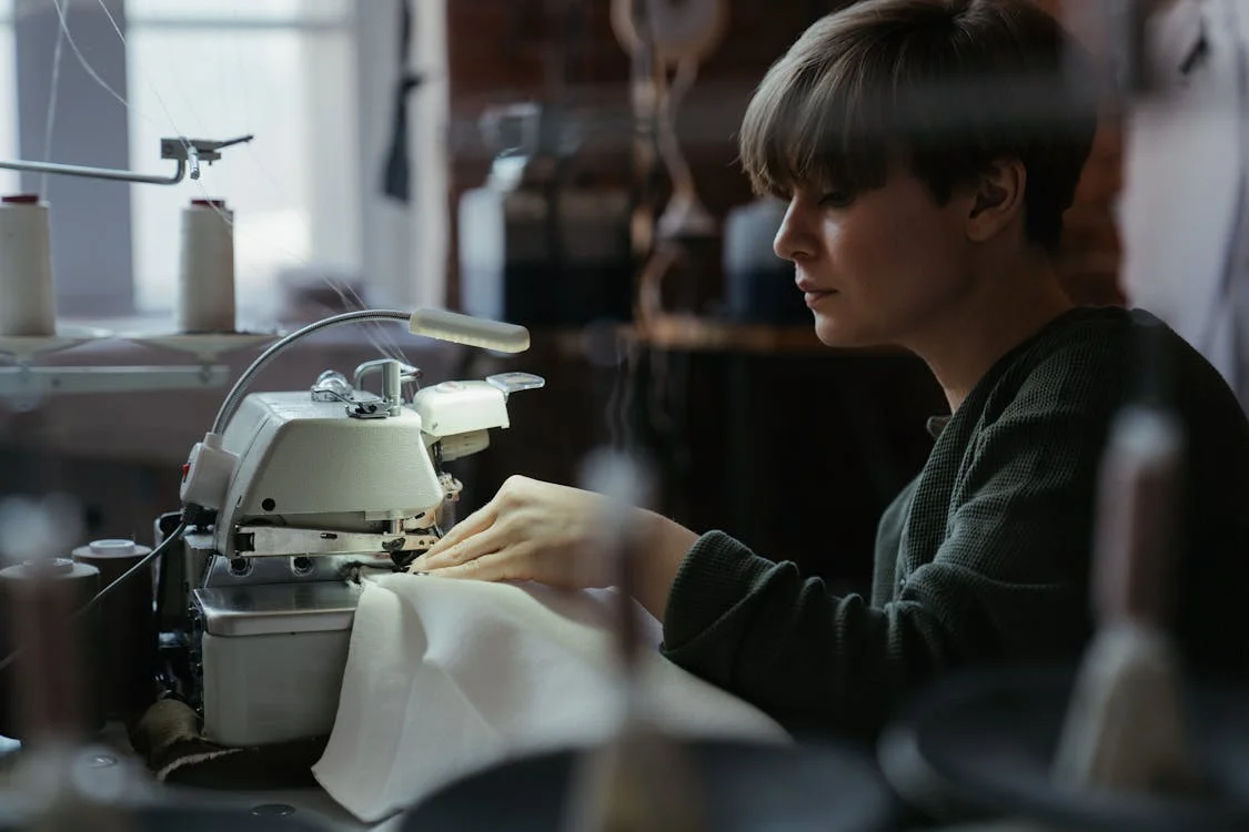 Як знайти роботу в індустрії моди дизайнеру одягу?