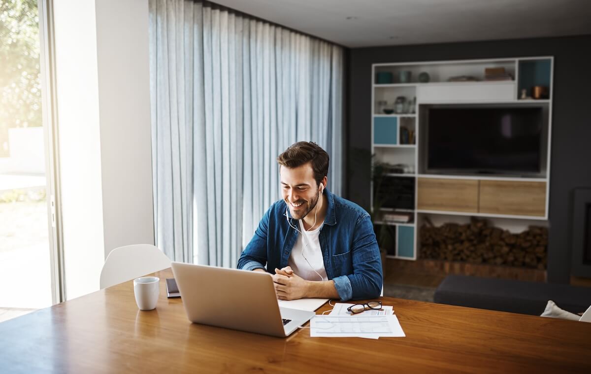 Leave of absence California: employee wearing earphones while looking at his laptop