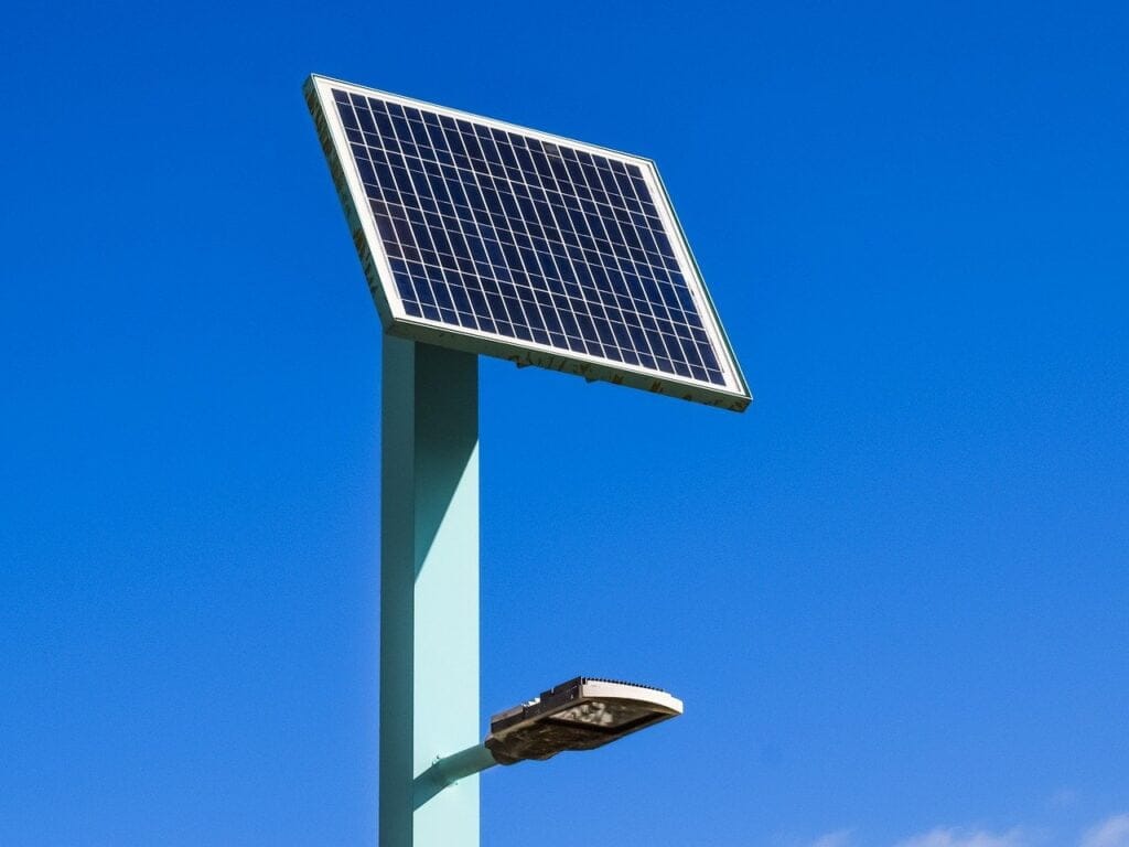 Farola de energía solar