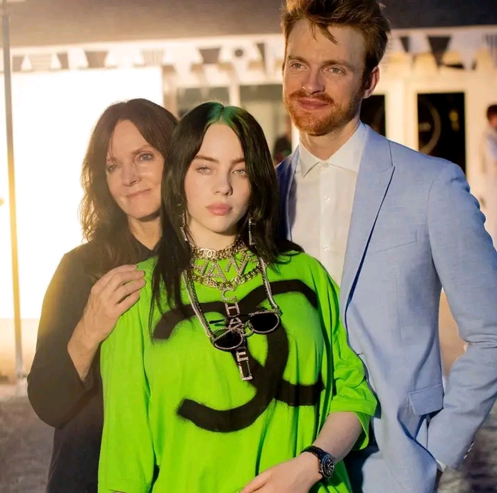 Finneas mother photo
Finneas sister photo
Finneas family photo 