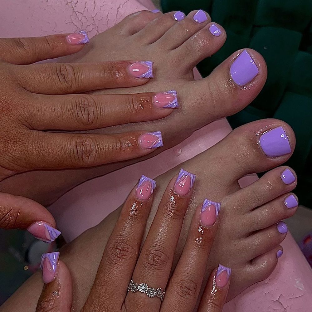 Close up of foot with radiant toe nail having Light Purple Toe Nail Designs