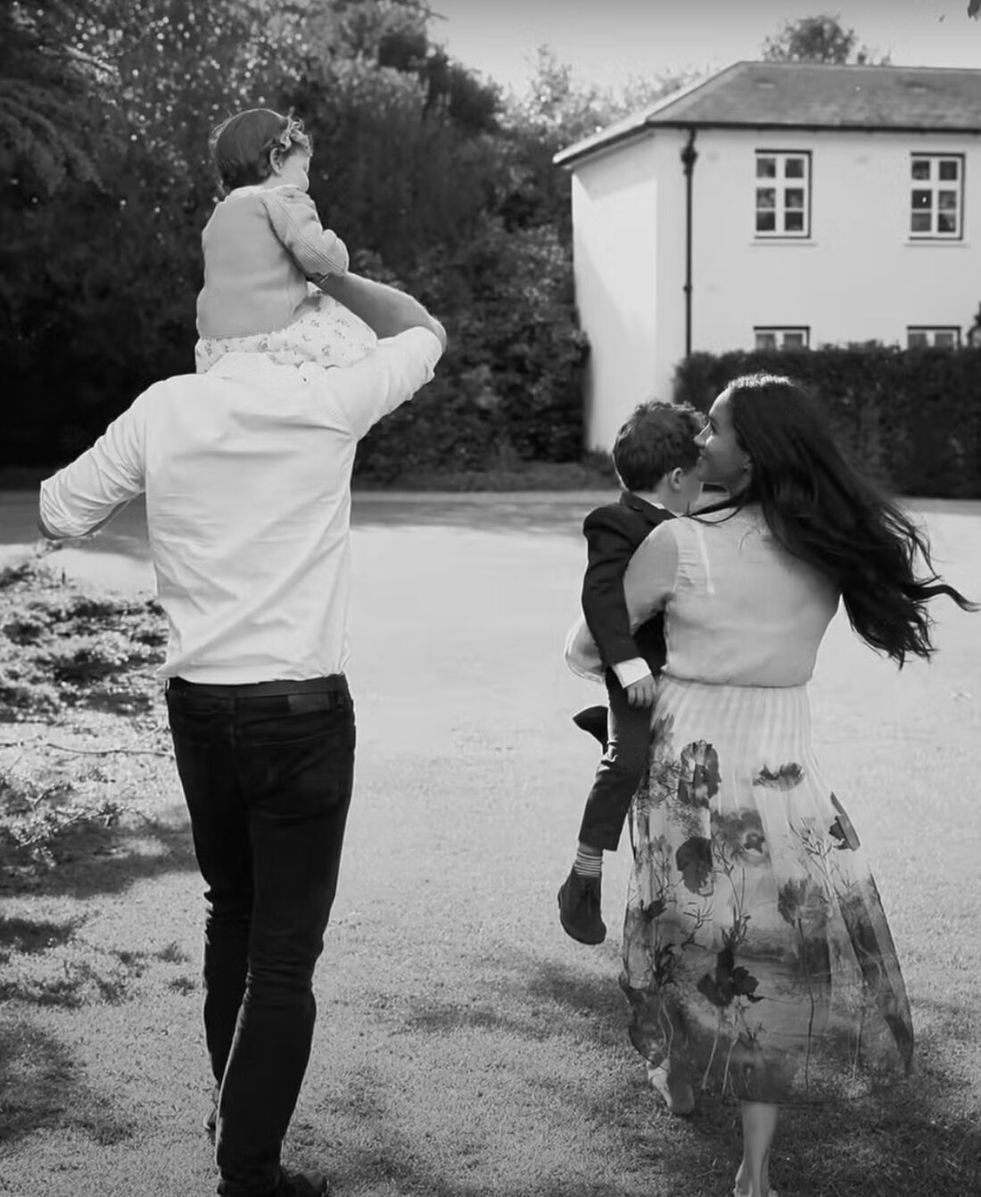 Une photo de Prince Harry avec Meghan, Archie et Lilibet.