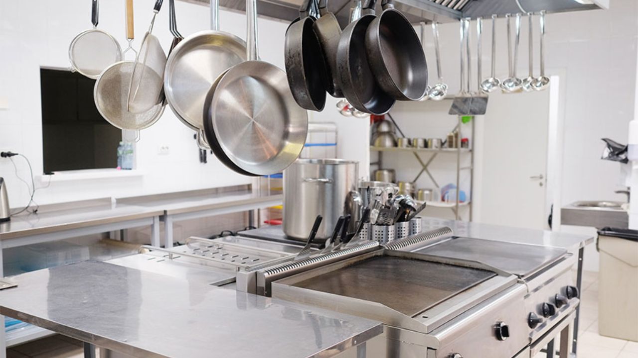 commercial kitchen equipments suppliers in UAE