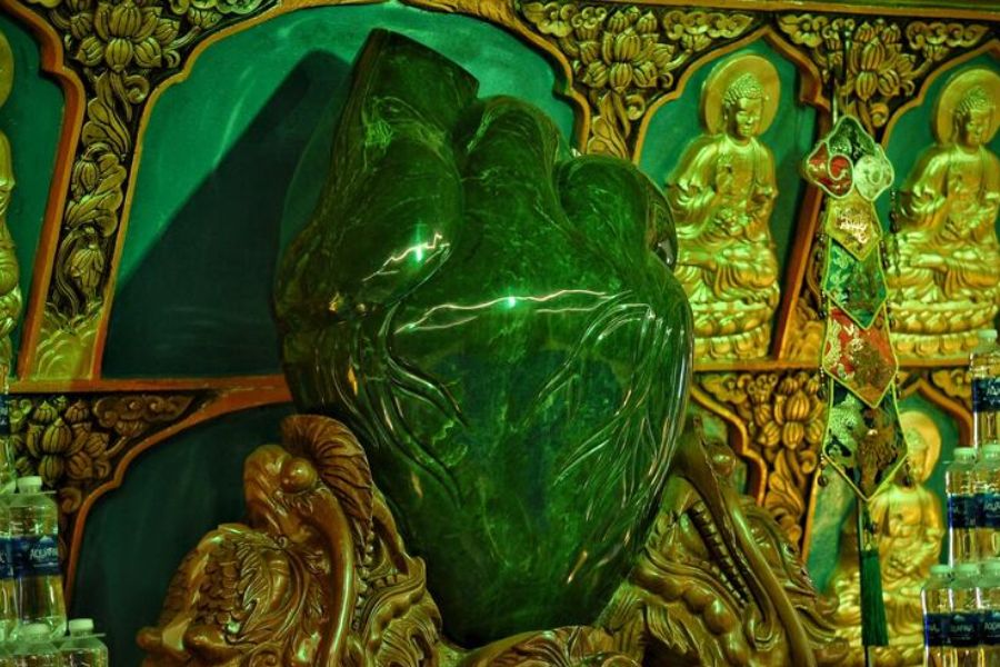 The heart of Amitabha Buddhamade of a single block of Canadian jade, weighing more than one ton