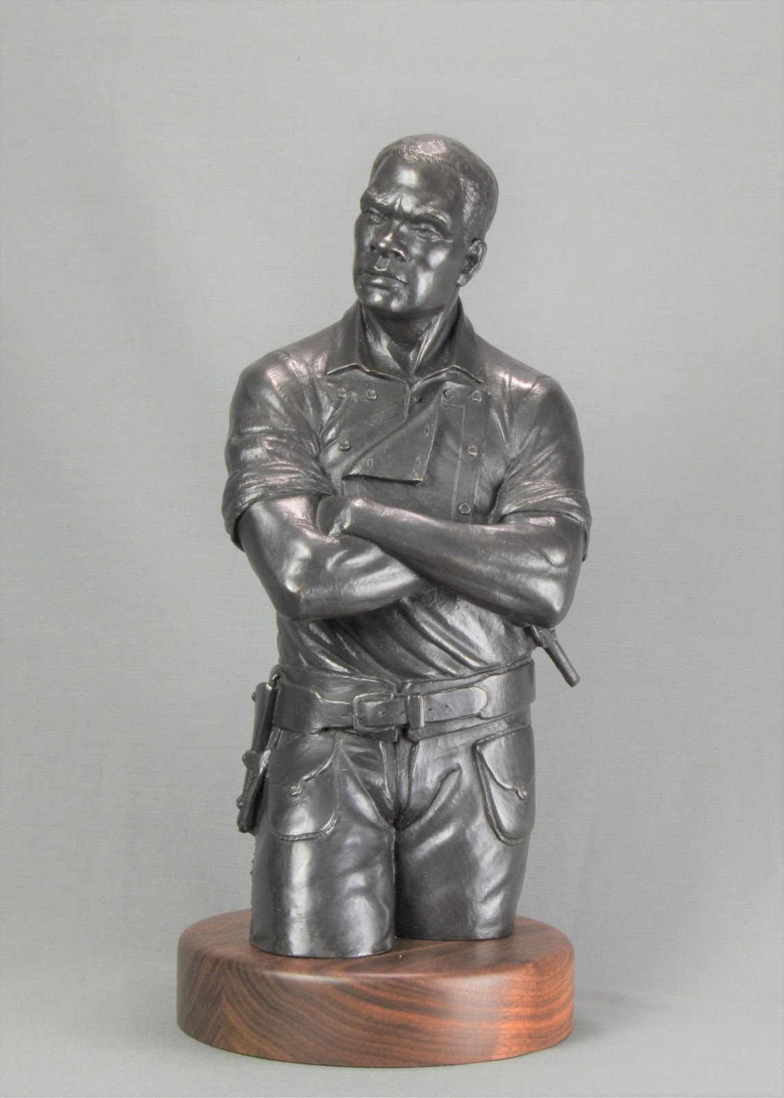 A statue of a person

Description automatically generated