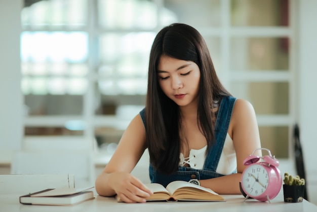 How to Finance Your Higher Education Without Stress