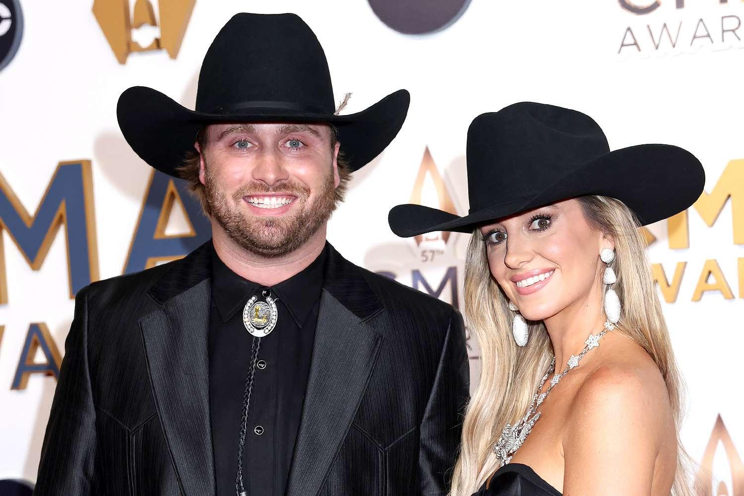 Lainey Wilson and Devlin 'Duck' Hodges Walk Hand-in-Hand on 2023 CMAs Red  Carpet