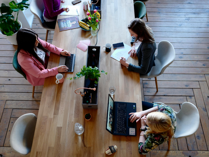 AI Agents supporting employee coaching with real-time insights and guidance