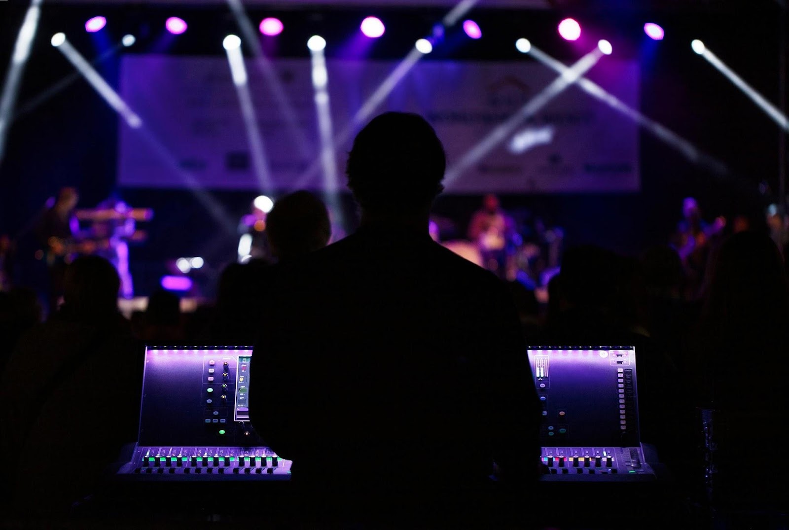 How to Use Technology to Enhance Techno Music Production