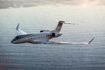 A plane flying over water

AI-generated content may be incorrect.