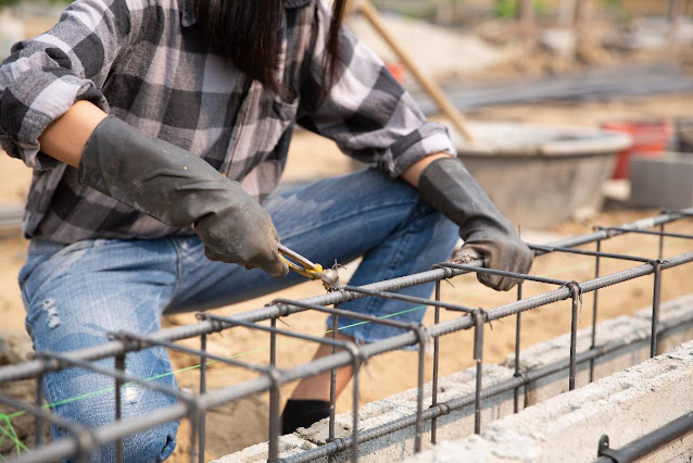 C:\Users\Day\Downloads\steel-bar-site-construction.jpg