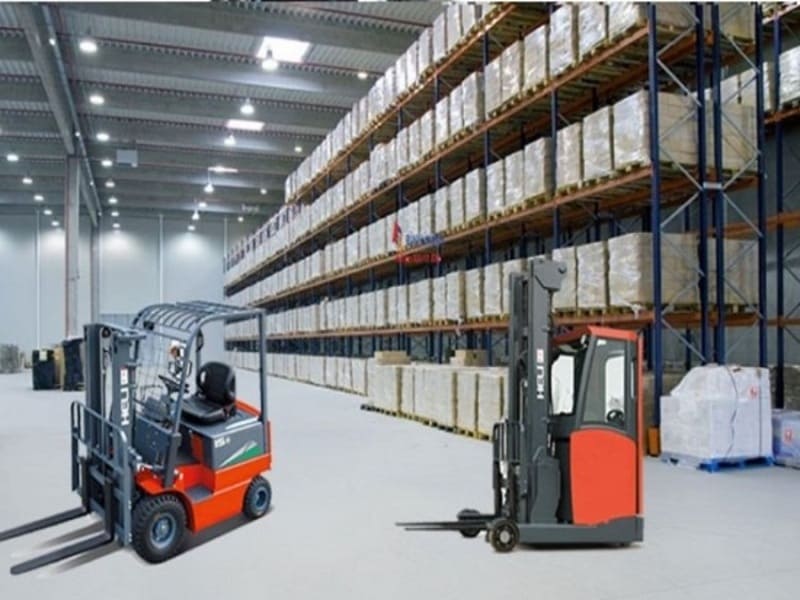 4 loại xe nâng vận chuyển hàng trong kho thường thấy 4 loại xe nâng vận chuyển hàng trong kho thường thấy