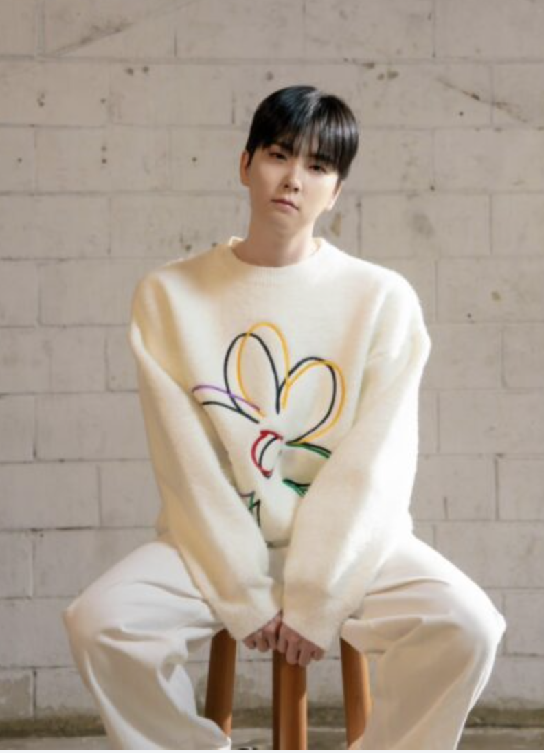 A picture of The Kwon Eui Bin wearing pullover and a white trouser