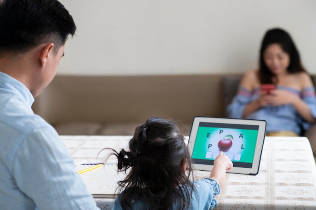 The Benefits of Enrolling in a Parenting Course