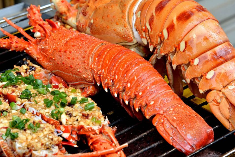 Con Dao red lobster has firm meat, a natural sweet taste. 