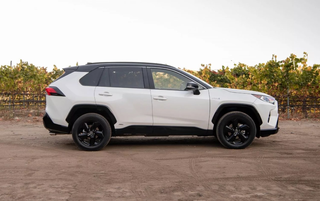 The panoramic sunroofs of 2021 Toyota RAV4 vehicles suffer from repeated cracks and shattering, leading to a class-action lawsuit against the company. 