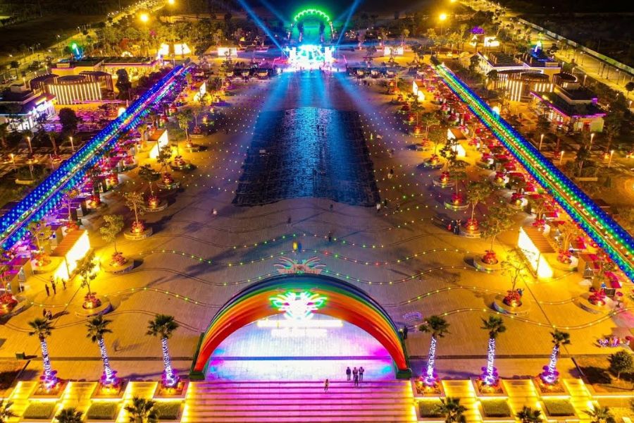 Sun Carnival Plaza is located right in the center of Bai Chay. 