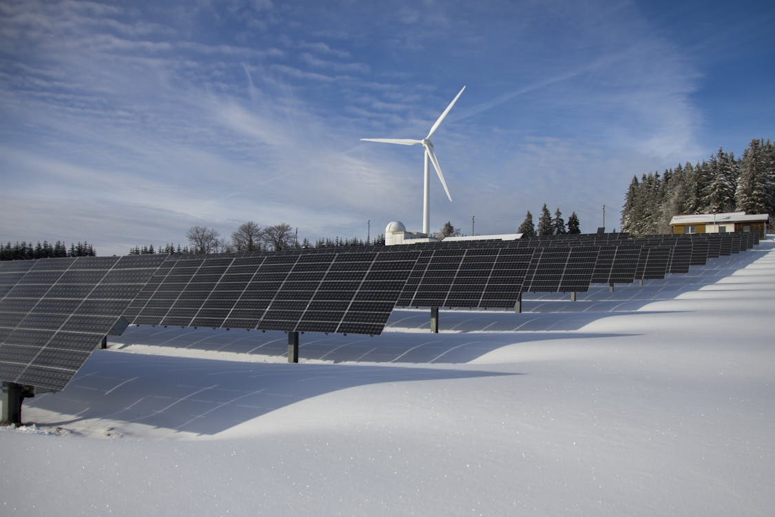ALT: Global clean energy investment growth projections through 2025