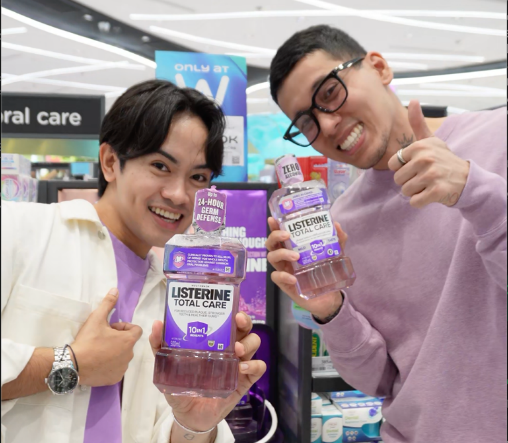 Two men holding bottles of mouthwash

AI-generated content may be incorrect.