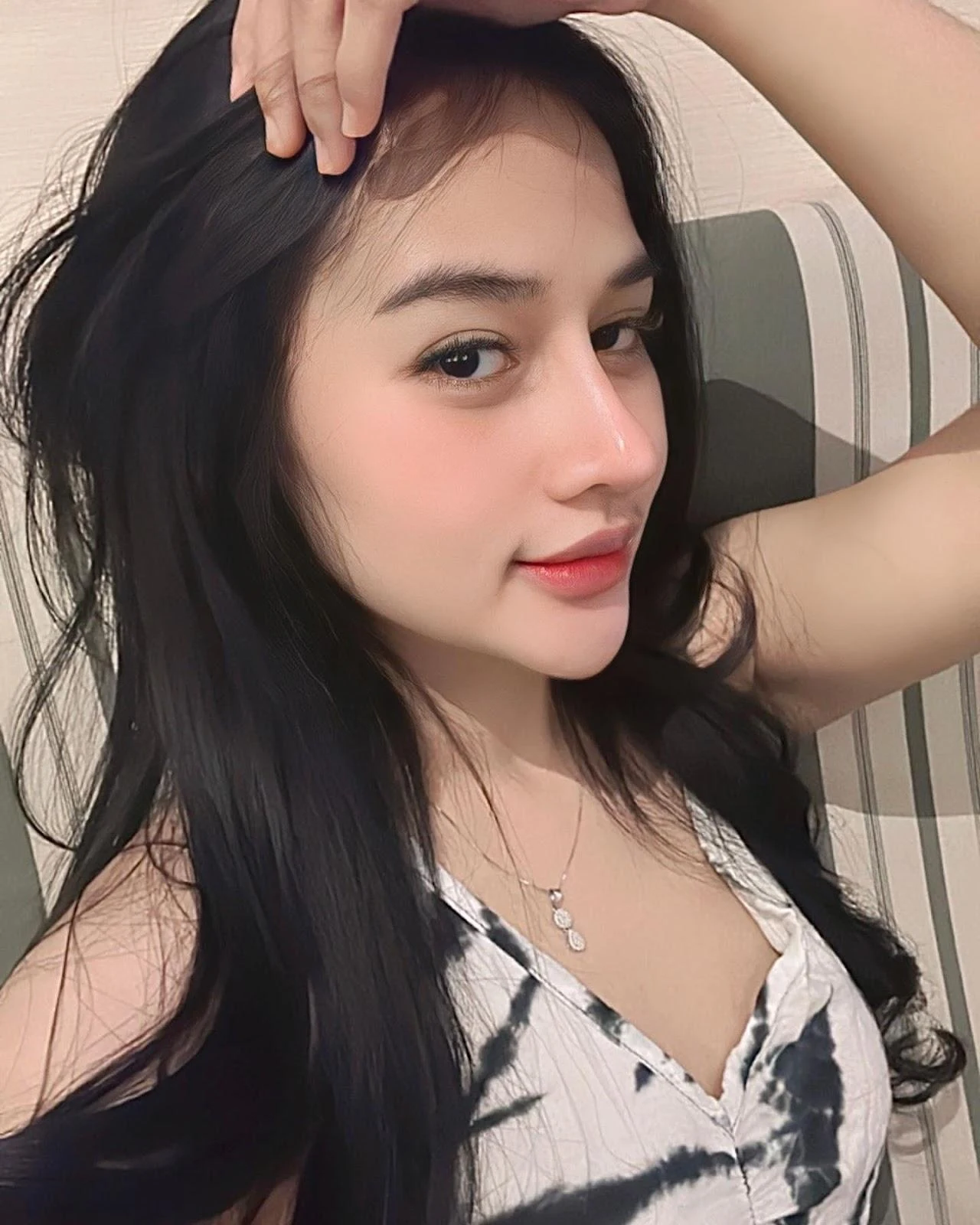 Gadis Indo Bertatapan Manja, tatapan manja, cewek indo, gadis polos