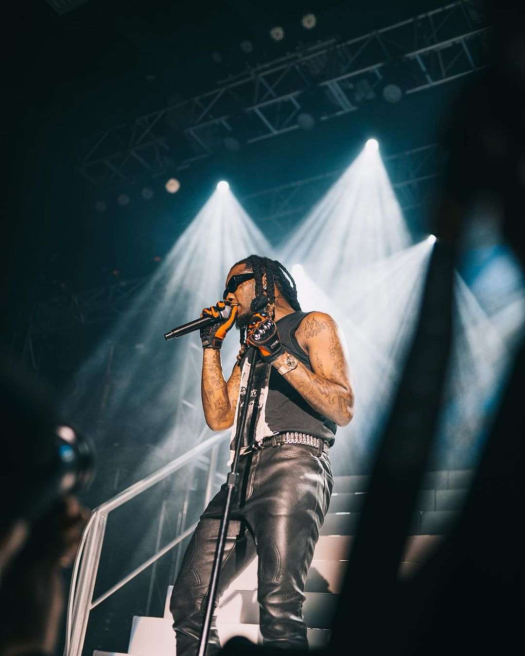Offset singing in a live show