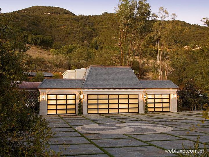 garage door width