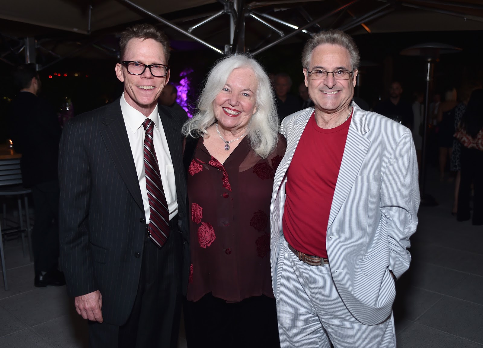 The actress with Kelly Ward and Barry Pearl on March 26, 2015, in Los Angeles, California | Source: Getty Images