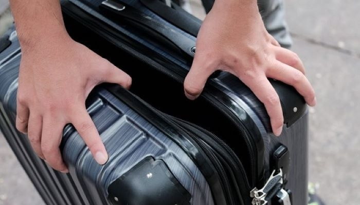 Thay dây kéo vali là điều cần thiết khi dây kéo vali bị hỏng