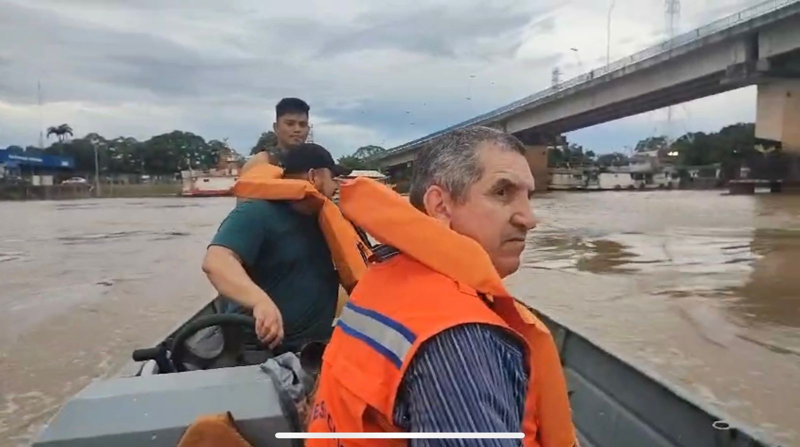 O coordenador da Defesa Civil, Marcos Berti, esteve no local averiguando a situação