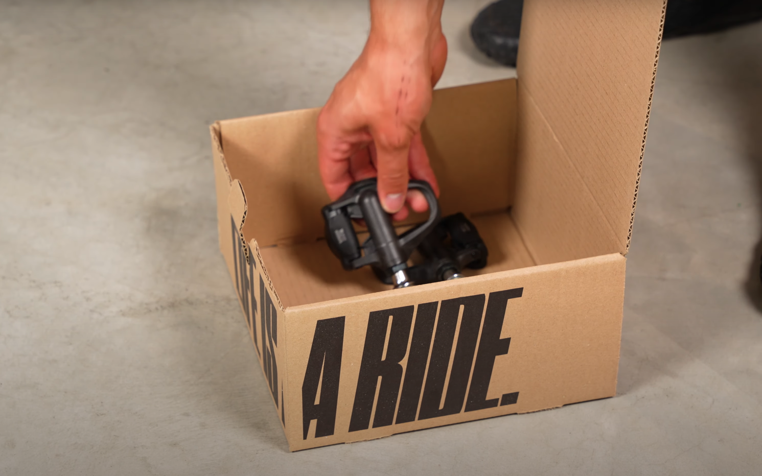 How to pack your bike: Medium Box