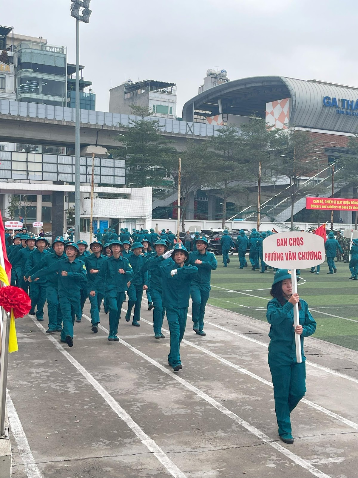 A group of people marching in a parade

AI-generated content may be incorrect.