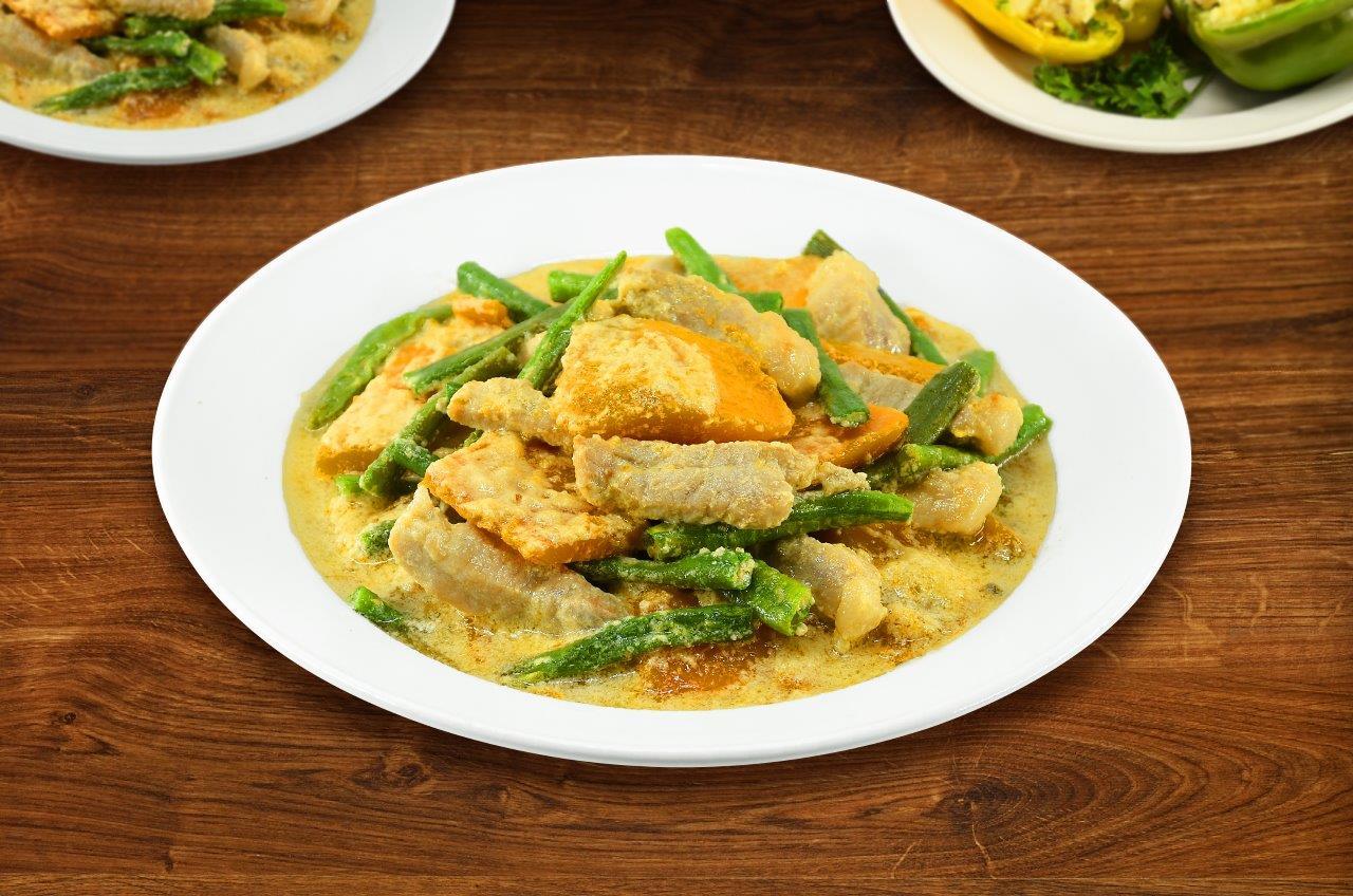 A plate of food on a table

AI-generated content may be incorrect.