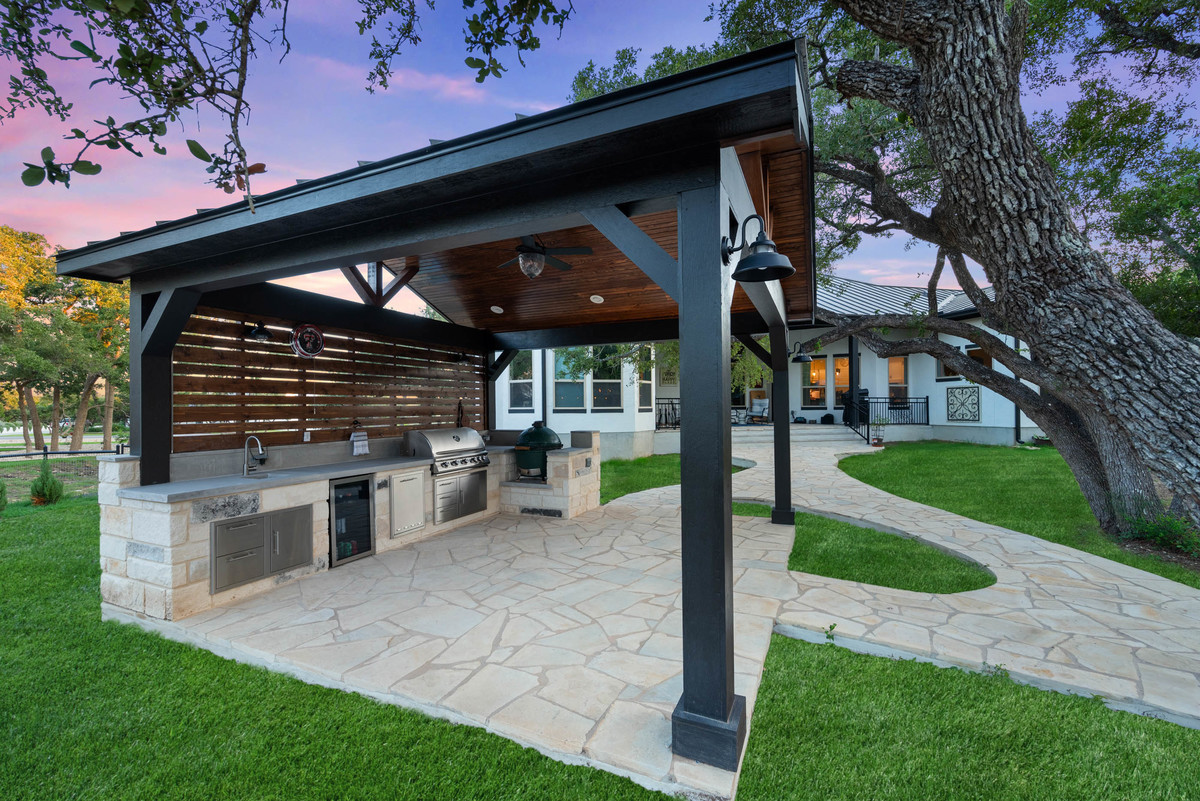 outdoor kitchen