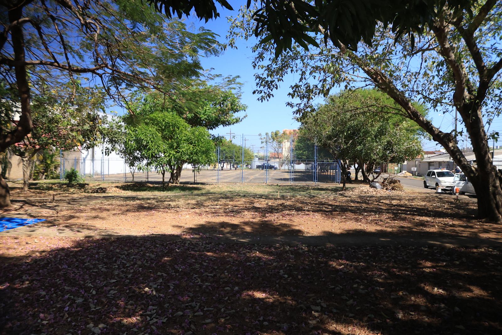 Praça dos Taxistas está sendo reconfigurado para se tornar uma praça completa