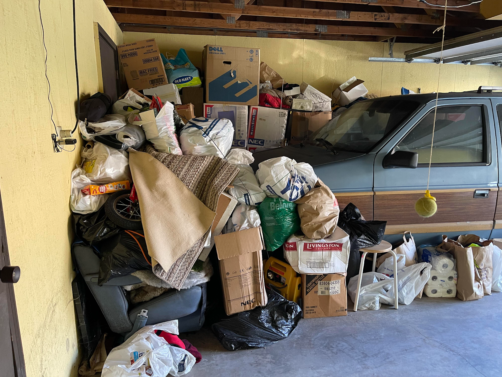 Declutter Fast with Top-Rated Junk Removal Selma Experts