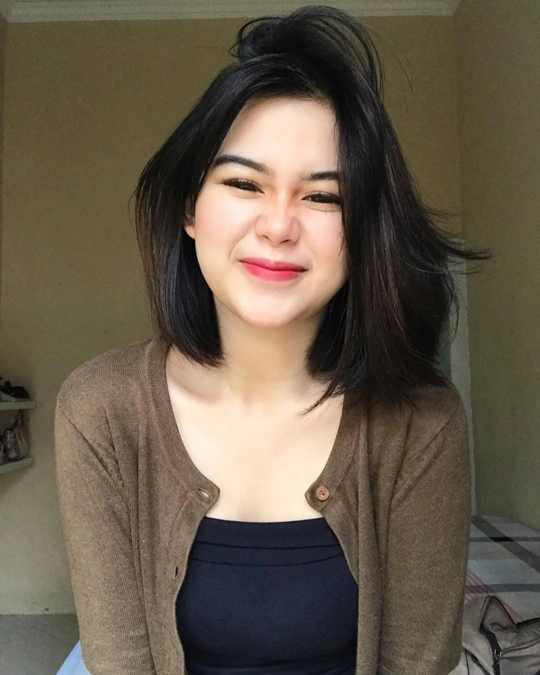 Gadis Manja yang Menggoda, gadis manja, menggoda, seksi