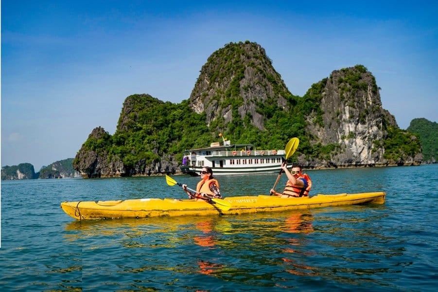 Kayaking in Ha Long Bay: A journey into tranquil beauty